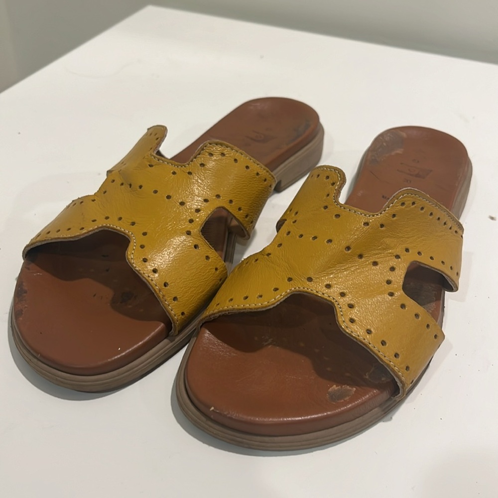 AGORÀ Slide On Leather Shoe in Mustard